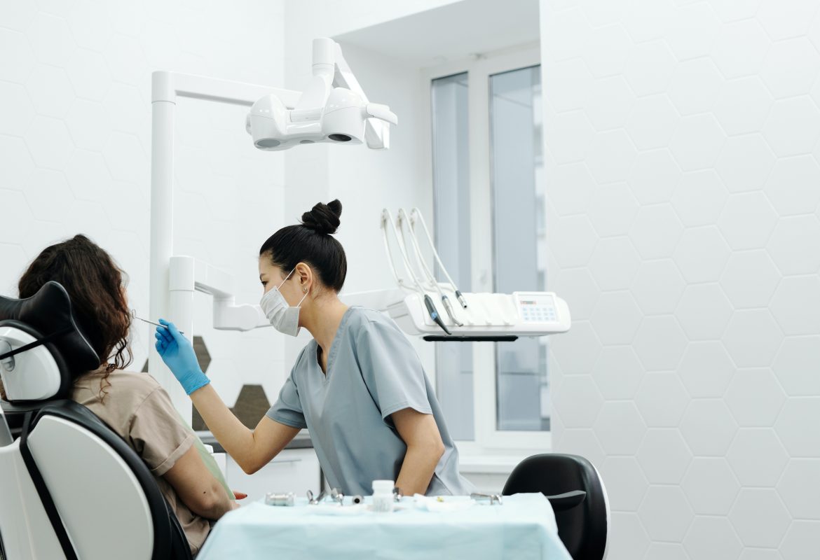 How Your Chewing Side Preference Gradually Alters Jaw Development and Tooth Wear Distribution
